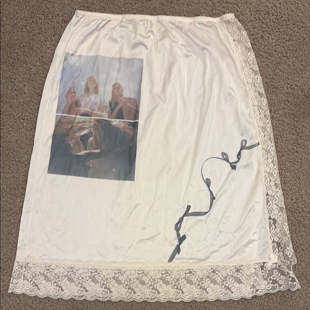 Elegant White Lace Trim Skirt